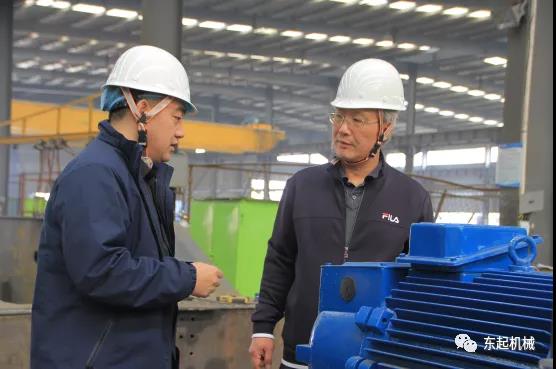 河南工業(yè)大學(xué)機(jī)電工程學(xué)院院長、碩士研究生導(dǎo)師惠延波教授等一行蒞臨東起集團(tuán)參觀考察